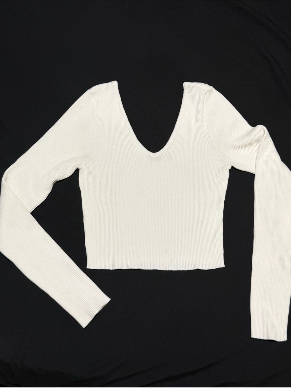 Abercrombie V- Neck Ribbed Long Sleeve Crop Top - White